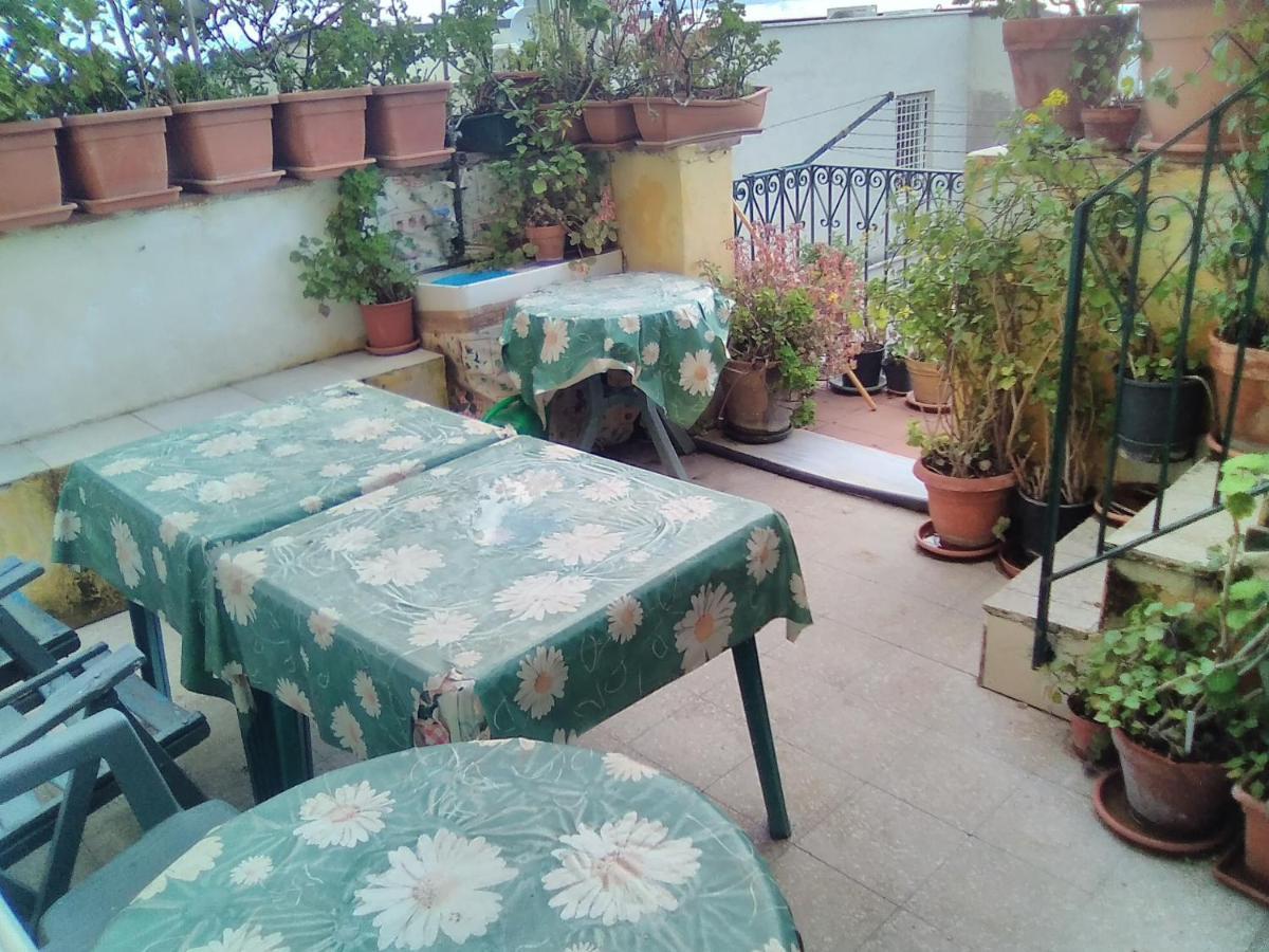 Room In Guest Room - Single Room With Shared Bathroom Taormina Bagian luar foto