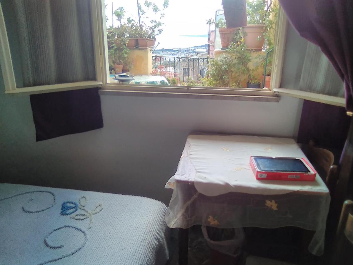 Room In Guest Room - Single Room With Shared Bathroom Taormina Bagian luar foto