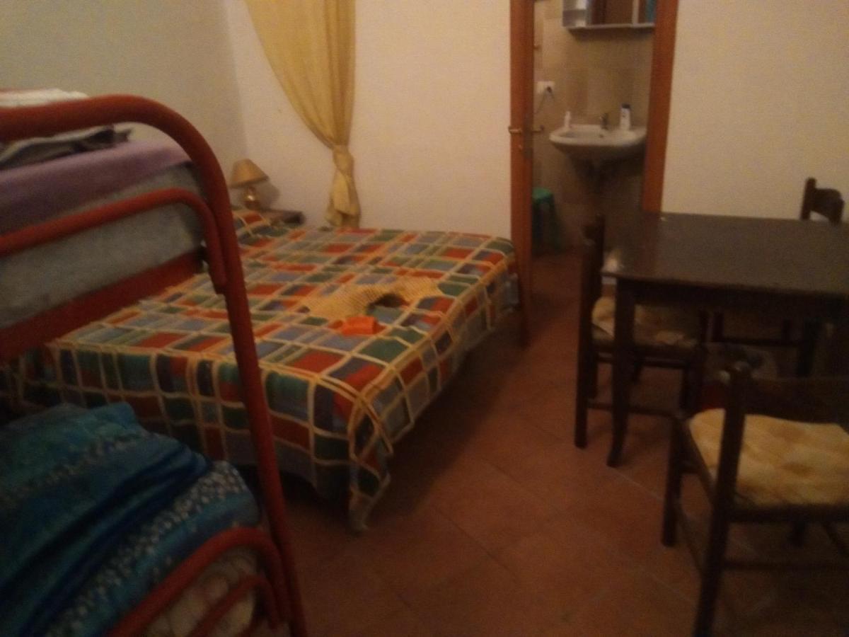 Room In Guest Room - Single Room With Shared Bathroom Taormina Bagian luar foto