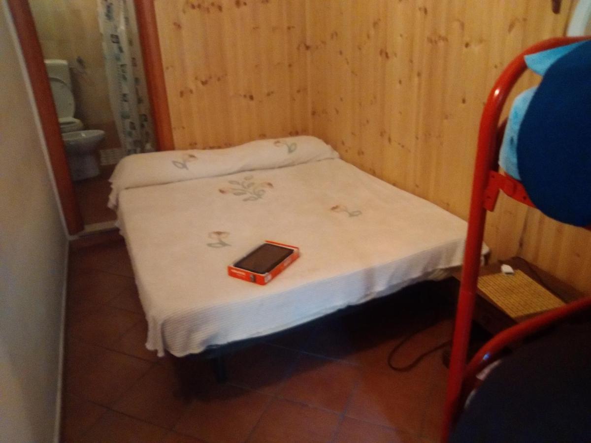 Room In Guest Room - Single Room With Shared Bathroom Taormina Bagian luar foto